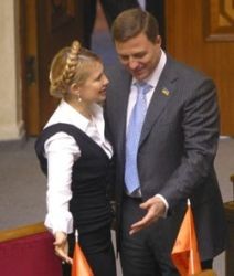 В НУНСе никак не могут решить, кому подписывать договор с Тимошенко 