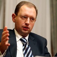 Яценюк призывает национализировать банки 