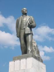 Последний памятник Ленину снесен в Ромнах 