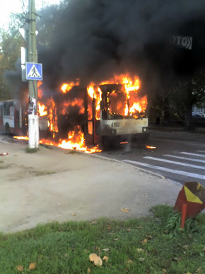 В центре Симферополя сгорел троллейбус 