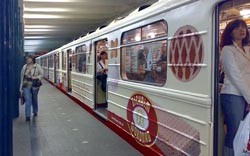 Членов Кабмина не пускают в киевское метро 