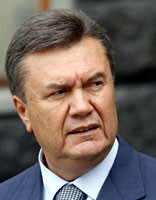 Янукович видит Украину в позе «шпагат» 
