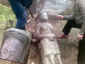 На дне Днепра нашли каменную бабу с косой 