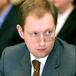 Депутаты решили восстановить Яценюка в должности спикера 