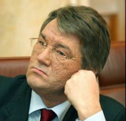 Ющенко обвинил президента России в унижении миллионов мёртвых украинцев 