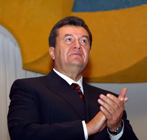 Армяне «подарили» Януковичу площадь в Спитаке 