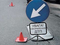 Авария фуры создала пробку на проспекте Бажана в Киеве 