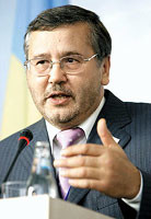 Гриценко предложил запретить оппозицию и «пройтись железной метлой по кадрам»  