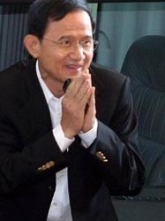 Премьер-министру Таиланда суд запретил заниматься политикой 