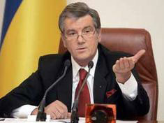 Ющенко распорядился уволить половину чиновников 