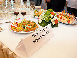 Черновецкий сэкономил на ужине для дипломатов 
