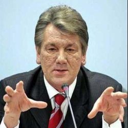 Ющенко назвал Тимошенко «сидячим кризисом» 
