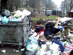 В Киеве запретили вывозить мусор по ночам 