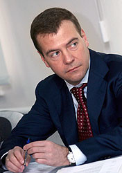 Медведев хочет заставить Украину оплатить все убытки 