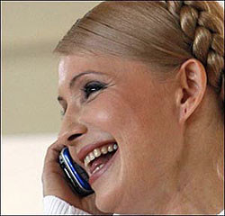 Тимошенко дала телефонный номер для жалоб на невыплаты зарплат и пенсий 