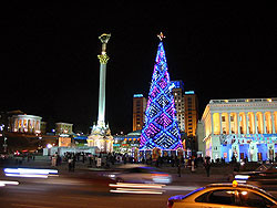 Новогодняя елка на Майдане останется до весны? 