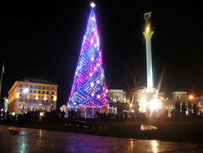 Новогодняя елка простоит на Майдане до мая? 