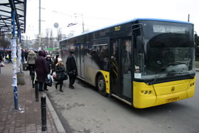 В автобусах начали брать по 2 гривны даже с «бабушек» градоначальника 