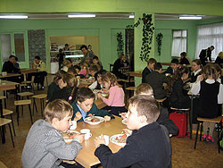 Прокуратура заставляет Черновецкого кормить детей 