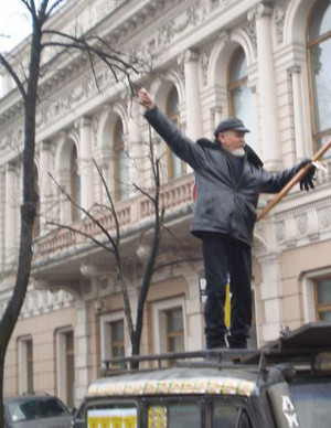 В Киеве на баррикадах появился новый Ленин ФОТО