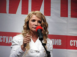 Тимошенко заявила, что весной сотни тысяч «купленных людей» выйдут на улицы  