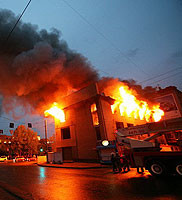 В центре Днепропетровска сгорели магазины и ресторан 