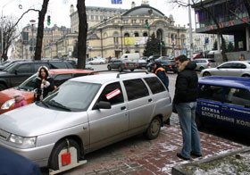 В Киеве началась охота на блокираторщиков колес ВИДЕО