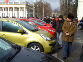 В столице состоялся первый аукцион по продаже залоговых машин 