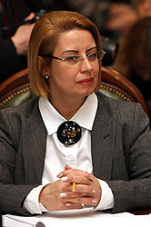Депутат Анна Герман задекларировала две шали, брошку и медальон 