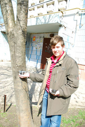 Запорожский школьник изобрел прибор, который может заряжать мобилку от дерева 
