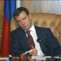 Президент Медведев отрицает, что он «надулся на Украину» 