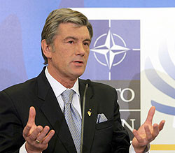 Ющенко хочет и в НАТО вступить, и с Россией дружить  