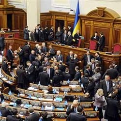 Регионалы хотят, чтобы вся Украина смотрела, как они парализовали Раду 