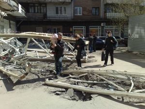 В центре Донецка рухнул башенный кран 