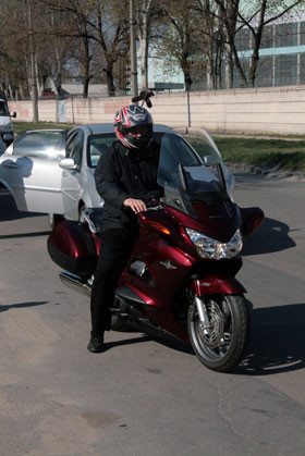 Мэр Запорожья решил прокатиться на мотоцикле и сломал ключицу  