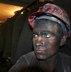 74 шахтёра отказались подняться на поверхность, пока не выплатят долги по зарплате 