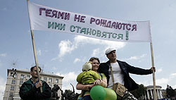 В Москве могут начать штрафовать геев 