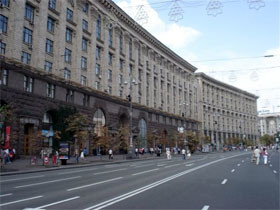 Киевская городская государственная администрация (КГГА) ограничила движение транспорта по ул. Крещатик 1 и 9 мая 