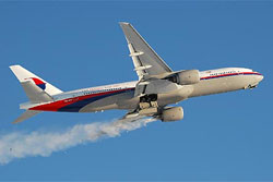 Боинг 777 приземлился с горящим двигателем 