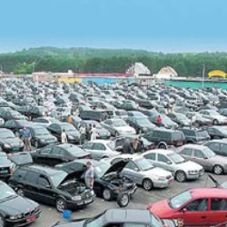 За апрель украинцы купили 12 тысяч машин 