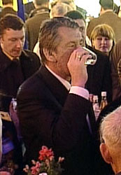 Президенту Украины припомнили 100 грамм водки 