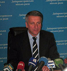 Мэр Днепропетровска не хочет уходить в отставку из-за того, что у него забрали Евро -2012 