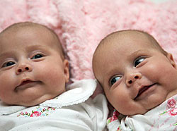 Американка родила близнецов от двух разных мужчин 