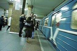 В киевском метро мужчина упал на рельсы 