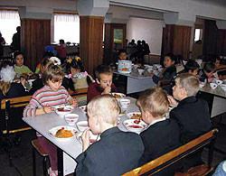 Киевских школьников кормят невкусно и неполезно 
