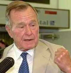 Буш-старший прыгнул с парашютом на 85-летний юбилей 