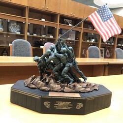 Скульптура від міністра оборони США Ллойда Остіна. Олена Галаджій