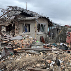 Жилой дом, разрушенный российским ракетным ударом, недалеко от города Золочев, Львовская область. Фото: REUTERS/Andriy Perun