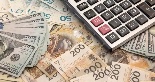 Злотий проти долара: хто зараз головніший в Україні і де вигідніше купувати польську валюту