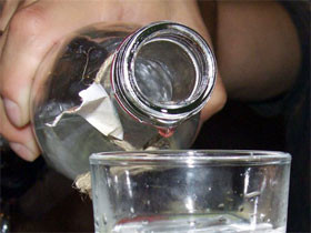 Полмиллиона россиян ежегодно умирают от водки 